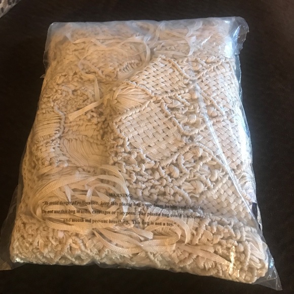 ⚡️SALE⚡️NEW FREE PEOPLE MACRAME SHAWL - Picture 5 of 7